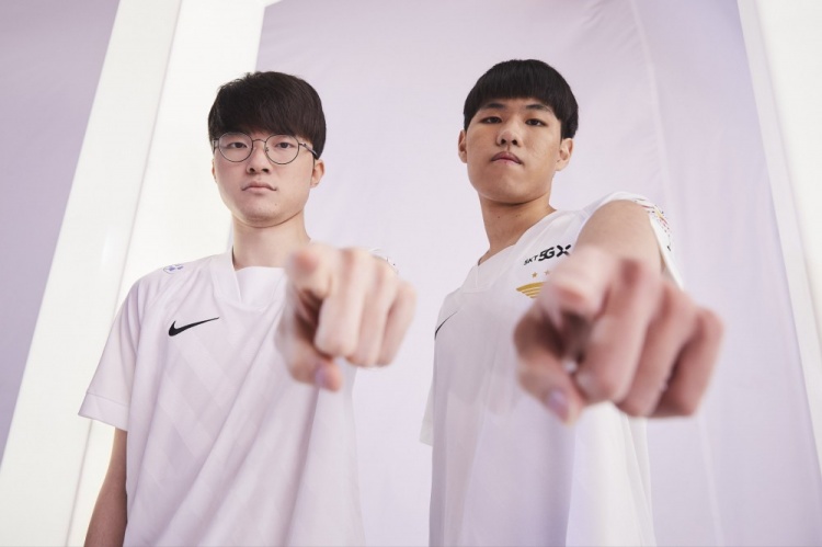 现选手因情 现选手因情