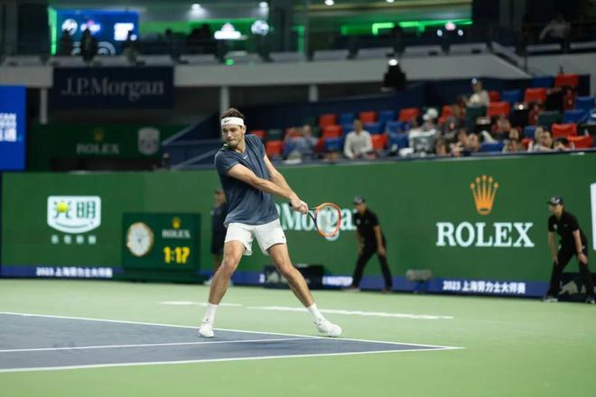 坚持不懈的 坚持不懈的