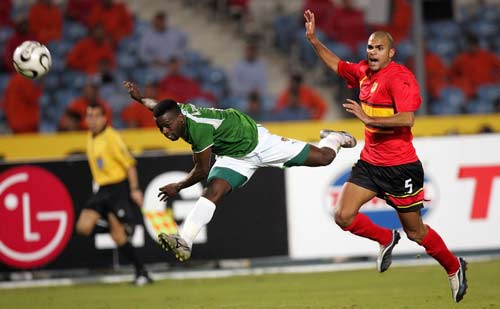 男子投篮意 男子投篮意